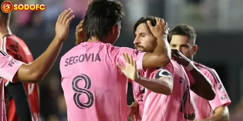 Khoảnh khắc quyết định của bộ đôi siêu sao Messi - Suarez