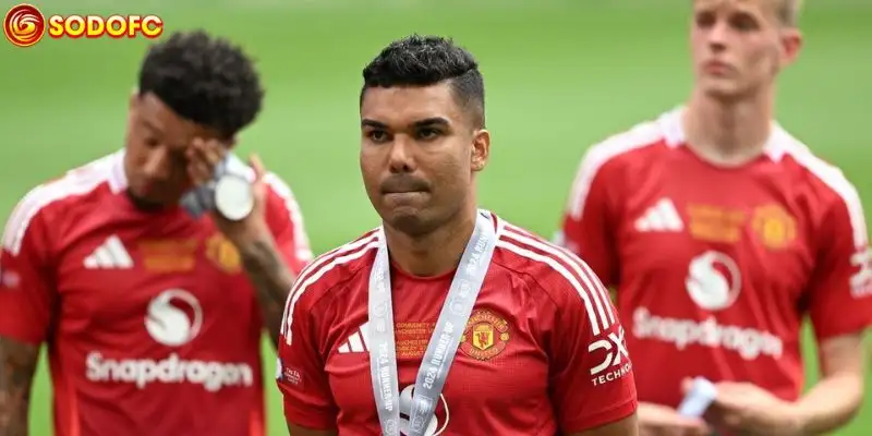 Manchester United định đoạt tương lai tuyến giữa