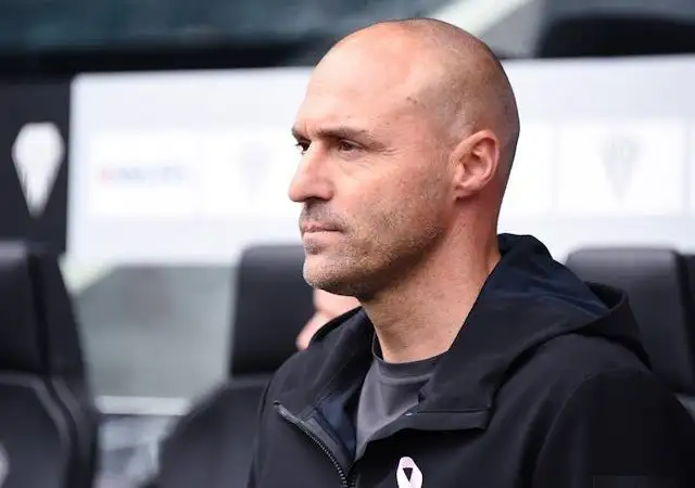 HLV Alexandre DUJEUX Angers trong trận đấu Ligue 1 giữa Angers SCO và AS Saint Etienne tại Stade Raymond Kopa - Angers, Pháp.