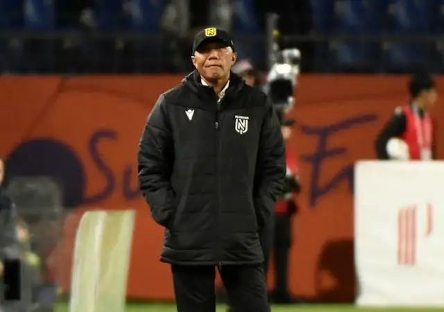 Antoine Kombouare, huấn luyện viên của FC Nantes trong đội của mình