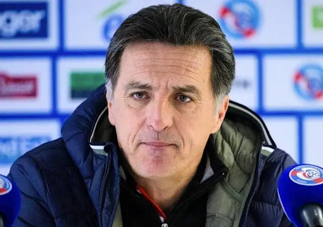 Huấn luyện viên trưởng của Auxerre Christophe Pelissier chụp ảnh vào tháng 3 năm 2023