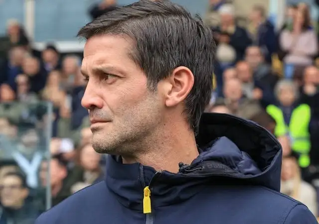 Huấn luyện viên Parma Cristian Chivu vào ngày 22 tháng 2 năm 2025