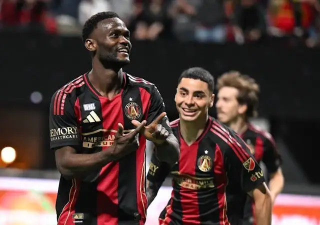 Emmanuel Latte Lath và Miguel Almiron của Atlanta United chụp ảnh vào ngày 22 tháng 2 năm 2025
