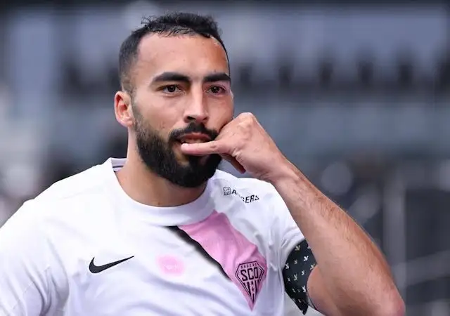 Himad Abdelli của Angers chụp ảnh vào ngày 26 tháng 10 năm 2024