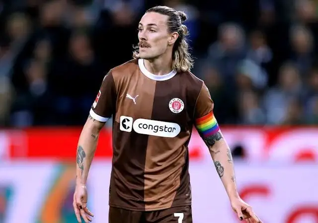 Jackson Irvine của St Pauli trong thời gian ở bên cạnh anh ấy