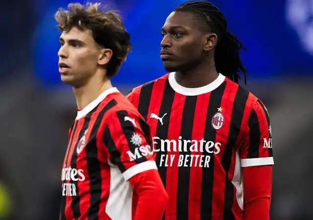 Joao Felix và Rafael Leao của AC Milan trông buồn bã vào ngày 18 tháng 2 năm 2025