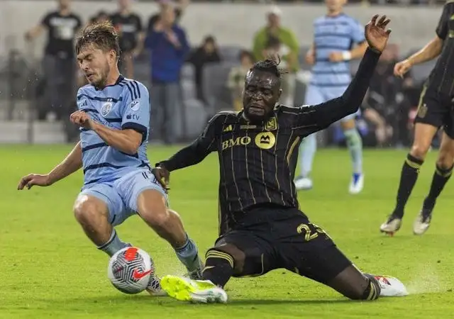 Kei Kamara của Los Angeles FC trong trận gặp Sporting Kansas City vào ngày 25 tháng 9,