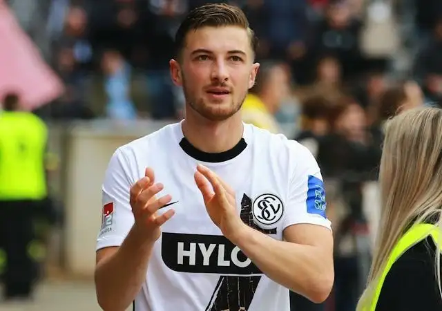 Lukas Petkov của Elversberg trong thời gian ở bên anh ấy