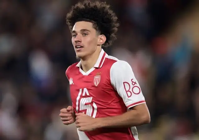 Tiền vệ Maghnes Akliouche của Monaco chụp ảnh ngày 27 tháng 11 năm 2024