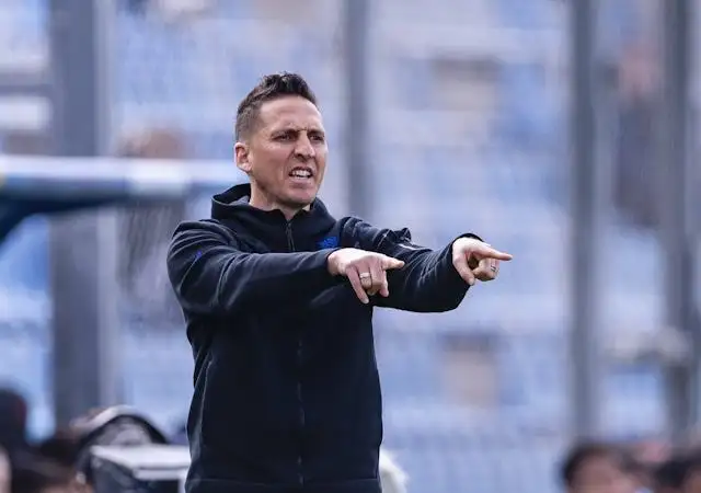 Huấn luyện viên mới của San Diego FC Mikey Varas chụp ảnh cùng đội tuyển U-20 Hoa Kỳ vào ngày 26 tháng 5 năm 2023