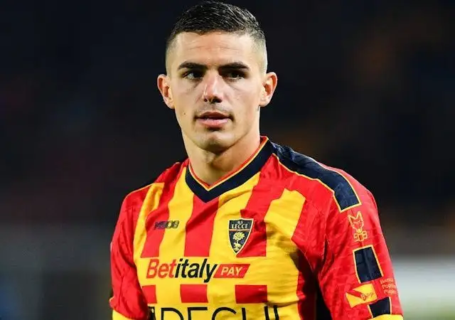 Nikola Krstovic của Lecce, tháng 10 năm 2024