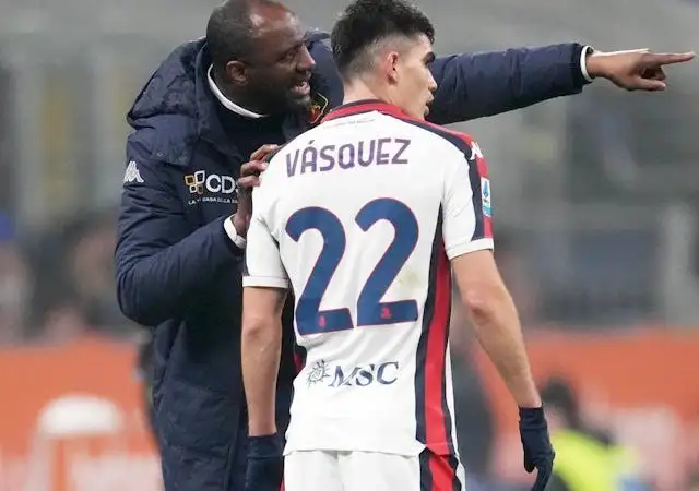 Patrick Vieira và Johan Vasquez của Genoa ngày 22 tháng 2 năm 2025