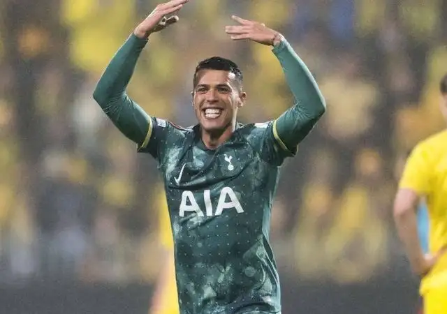 Pedro Porro của Tottenham Hotspur ăn mừng bàn thắng vào lưới Bodo/Glimt, ngày 8 tháng 5 năm 2025