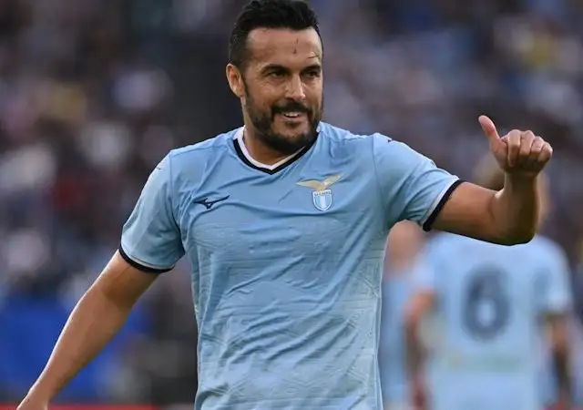 Pedro thi đấu cho Lazio vào ngày 27 tháng 10 năm 2024