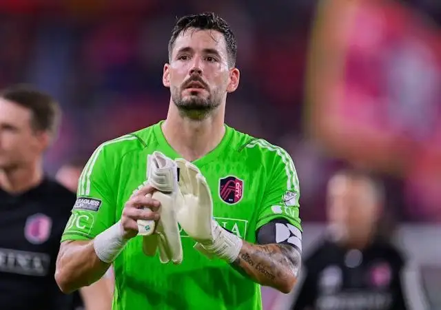 Thủ môn Roman Burki của St Louis City chụp ảnh vào ngày 27 tháng 7 năm 2023