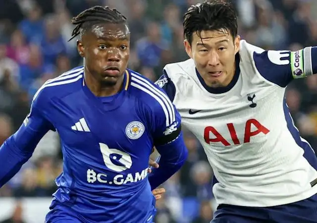 Abdul Fatawu của Leicester City và Son Heung-Min của Tottenham Hotspur vào ngày 19 tháng 8 năm 2024