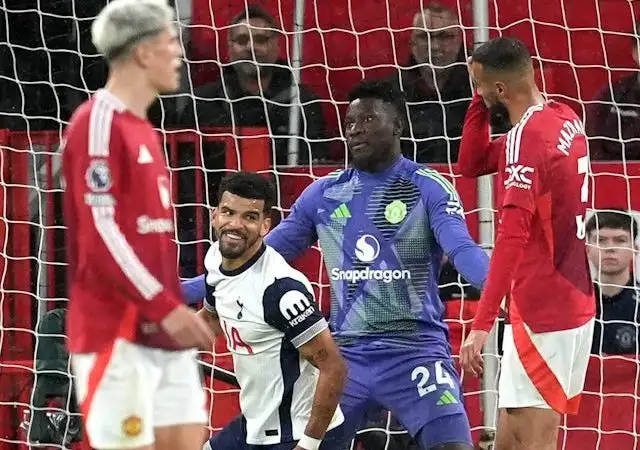 Phản ứng của các cầu thủ Manchester United sau khi Tottenham Hotspur ghi bàn vào ngày 29 tháng 9 năm 2024