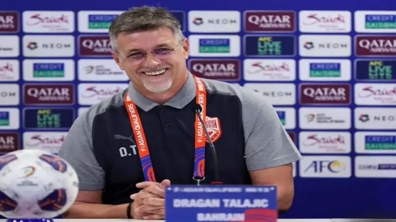 Huấn luyện viên Dragan Talajic của Bahrain chụp ảnh ngày 13 tháng 11 năm 2024