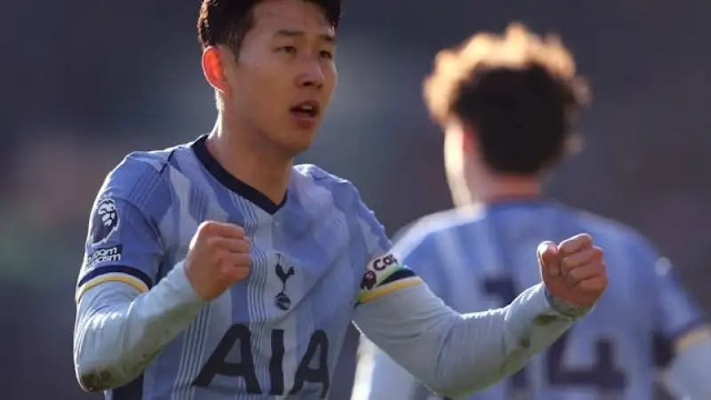 Heung-min Son ăn mừng cho Tottenham Hotspur vào ngày 2 tháng 2 năm 2025 Heung-min Son ăn mừng bàn thắng cho Tottenham Hotspur ngày 02/02/2025