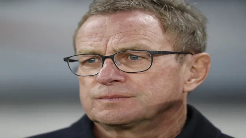 Huấn luyện viên Ralf Rangnick của đội tuyển Áo trước một trận đấu