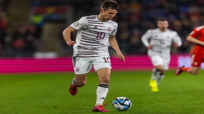 Janis Ikaunieks của Latvia trong trận đấu ngày 28 tháng 3 năm 2023