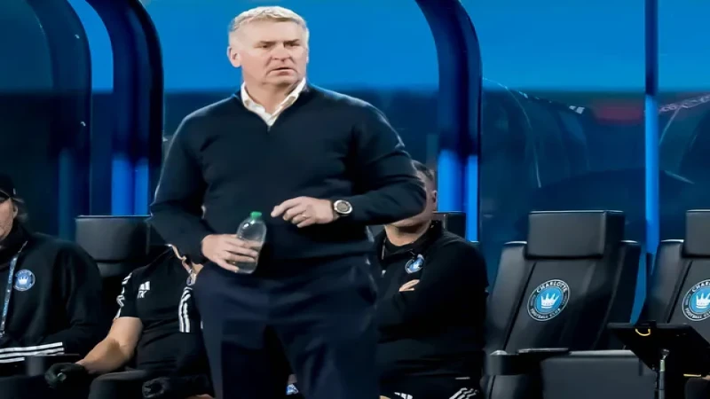 Huấn luyện viên Dean Smith của Charlotte FC trong trận đấu ngày 30 tháng 3 năm 2024