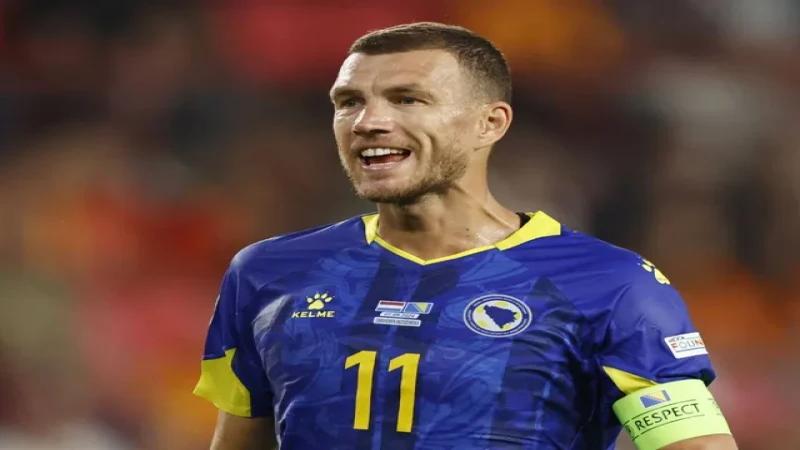 Edin Dzeko trong trận đấu cho Bosnia-Herzegovina, tháng 9 năm 2024