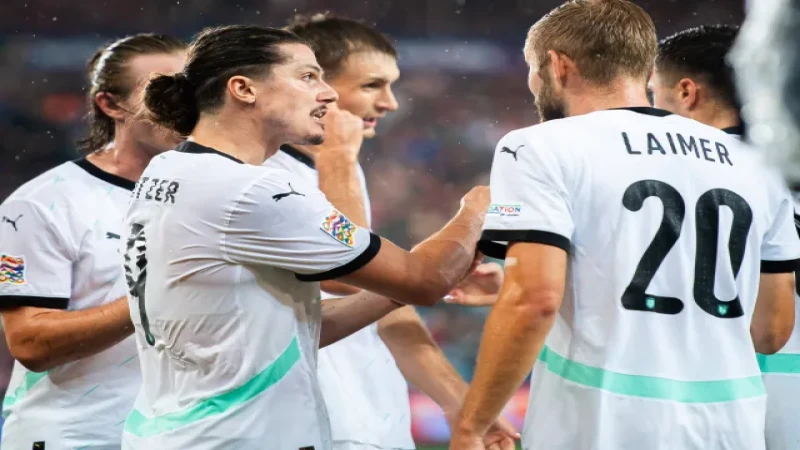 Marcel Sabitzer và Konrad Laimer trong một trận đấu của đội tuyển Áo