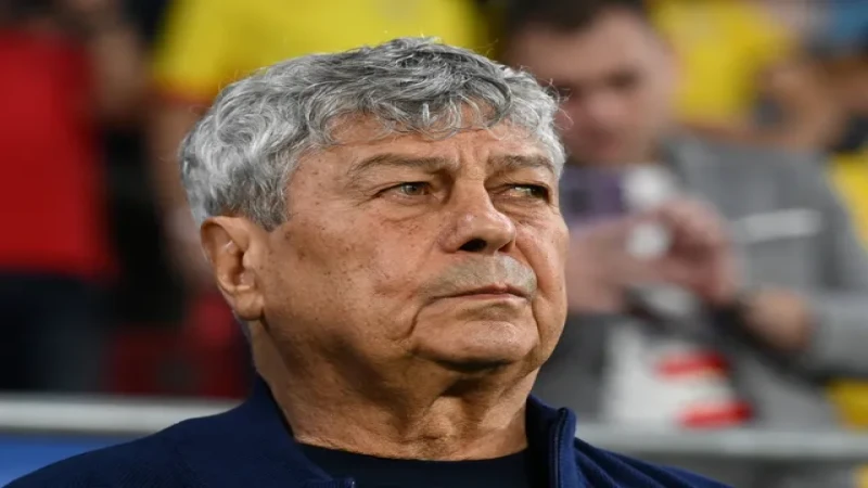 Huấn luyện viên Mircea Lucescu của đội tuyển Romania