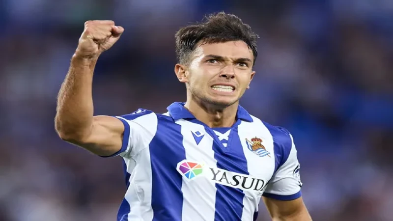 Martin Zubimendi ăn mừng bàn thắng trong màu áo Real Sociedad