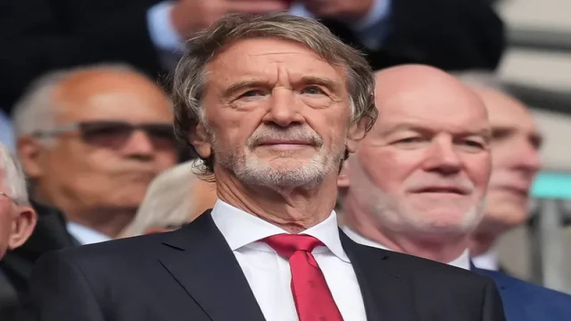 Sir Jim Ratcliffe Sir Jim Ratcliffe chụp ảnh vào tháng 5 năm 2024