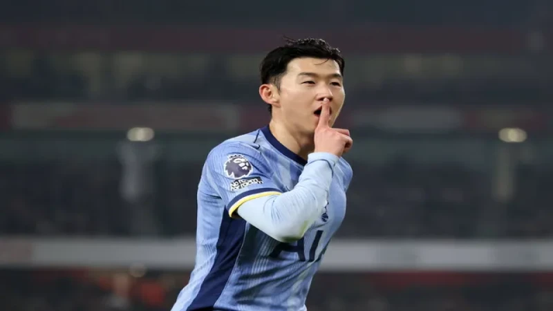 Son Heung-min ăn mừng bàn thắng cho Tottenham Hotspur vào ngày 15 tháng 1 năm 2025 Son Heung-min ăn mừng bàn thắng cho Tottenham Hotspur vào ngày 15 tháng 1 năm 2025