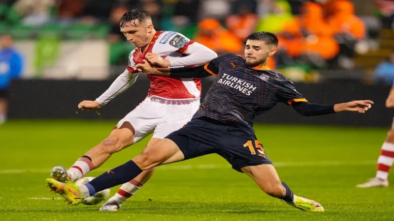 Mason Melia của St Patrick\'s Athletic trong một trận đấu