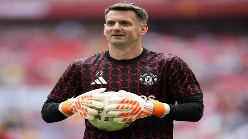 Thủ môn Tom Heaton của Manchester United ngày 10 tháng 8 năm 2024 Thủ môn Tom Heaton của Manchester United ngày 10 tháng 8 năm 2024