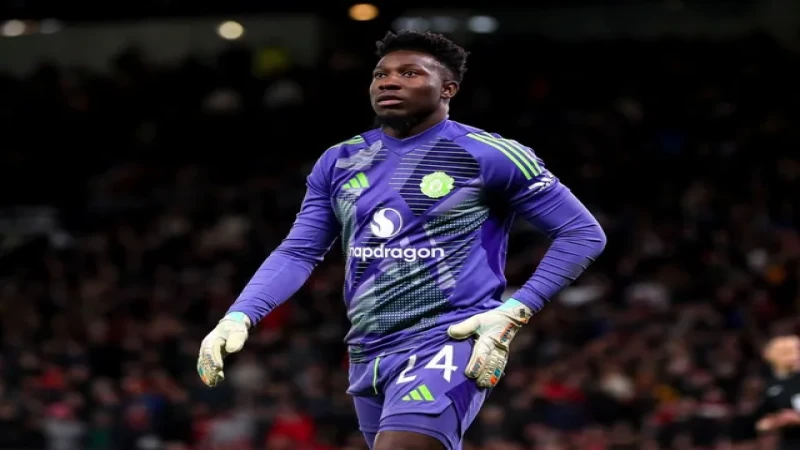 Thủ môn Andre Onana của Manchester United trong trận đấu với Fulham