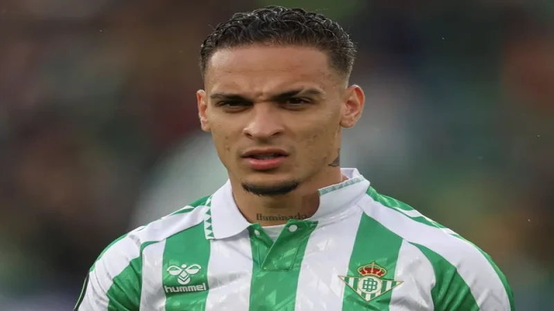 Antony trong màu áo Real Betis, tháng 3 năm 2025