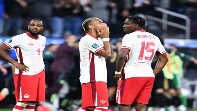 Cyle Larin, Derek Cornelius và Moise Bombito của Canada được chụp ảnh vào ngày 20 tháng 3 năm 2025