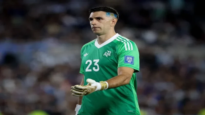 Thủ môn Emiliano Martinez của đội tuyển Argentina trong một trận đấu