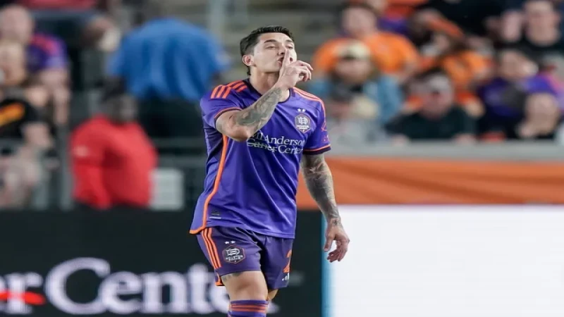 Franco Escobar của Houston Dynamo trong trận đấu ngày 15 tháng 3 năm 2025