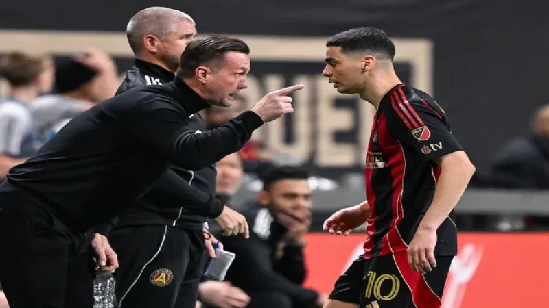 Miguel Almiron và Ronny Deila của Atlanta United được chụp ảnh vào ngày 22 tháng 2 năm 2025