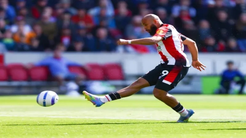 Bryan Mbeumo trong màu áo Brentford Bryan Mbeumo trong màu áo Brentford
