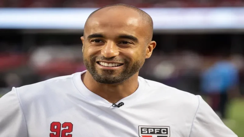 Lucas Moura của Sao Paulo chụp ảnh vào ngày 13 tháng 4 năm 2025