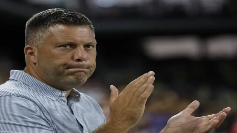 Huấn luyện viên BJ Callaghan của Nashville SC trong một trận đấu