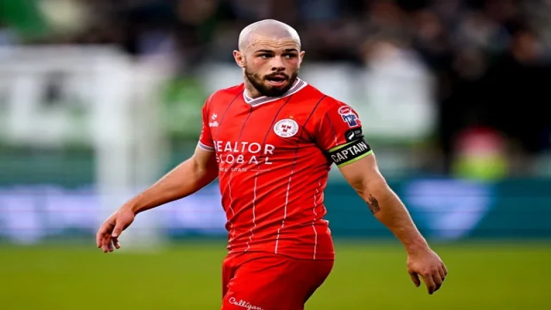 Mark Coyle của Shelbourne trong trận đấu với Shamrock Rovers, vào ngày 6 tháng 10 năm 2024