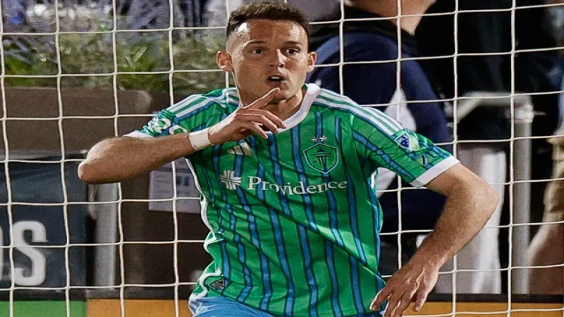 Danny Musovski ăn mừng bàn thắng cho Seattle Sounders vào ngày 26 tháng 4 năm 2025