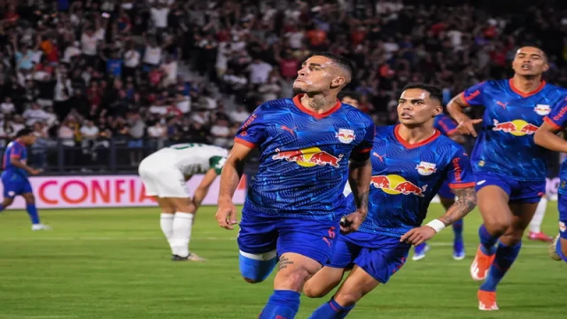 Gabriel ăn mừng bàn thắng cho Bragantino vào ngày 18 tháng 5 năm 2025
