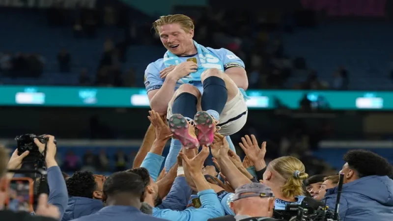 De Bruyne ăn mừng cùng đồng đội tại Man City Kevin De Bruyne của Manchester City ăn mừng cùng đồng đội vào ngày 20 tháng 5 năm 2025
