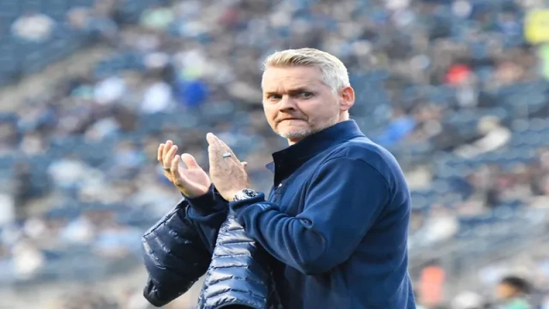 Huấn luyện viên Bradley Carnell của Philadelphia Union trong trận đấu ngày 14 tháng 5 năm 2025