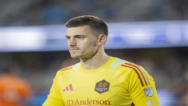 Thủ môn Jonathan Bond của Houston Dynamo trong trận đấu ngày 24 tháng 5 năm 2025