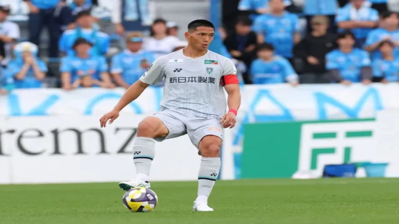 Takumi Kamijima của Avispa Fukuoka trong trận đấu với Yokohama FC, ngày 10 tháng 5 năm 2025